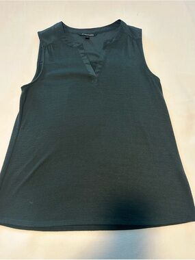 41 Hawthorn Sleeveless Split V-Neck Shell Top - Dark Green